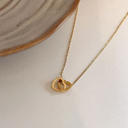 Close-up of intertwined gold hearts on Amour Eclatant Necklace  