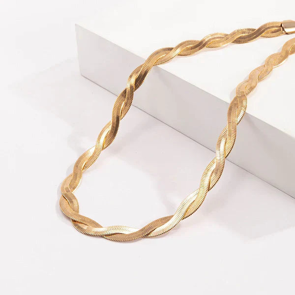 Side view of the adjustable Félicité Choker fitting comfortably around the neck.

