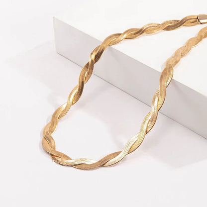 Side view of the adjustable Félicité Choker fitting comfortably around the neck.
